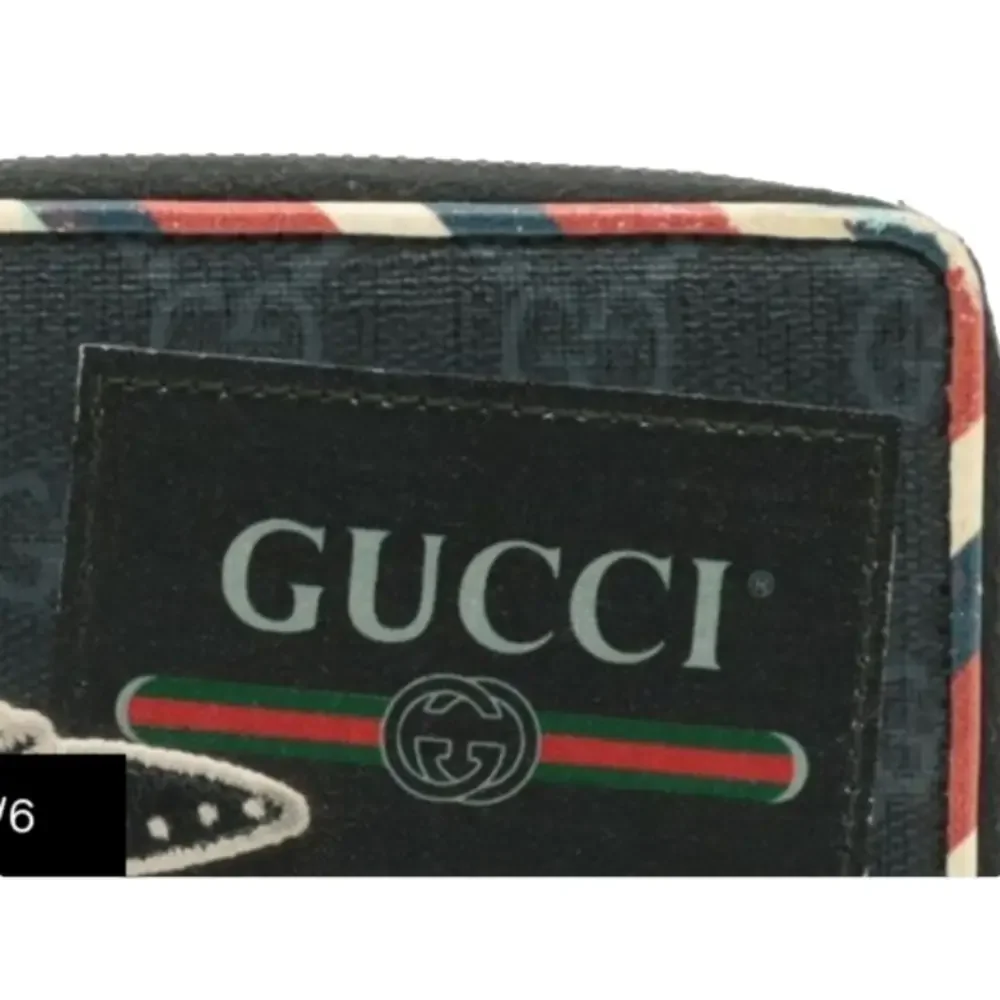 Authentic Gucci GG Supreme - Picture 3 of 10